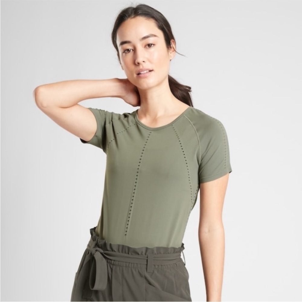 Athleta Foothill Laurel Olive Tee Short sleeve Athletic Small Top K26